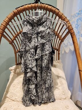 Bisou Bisou Black & White Lace-Print Sleeveless Blouse Top